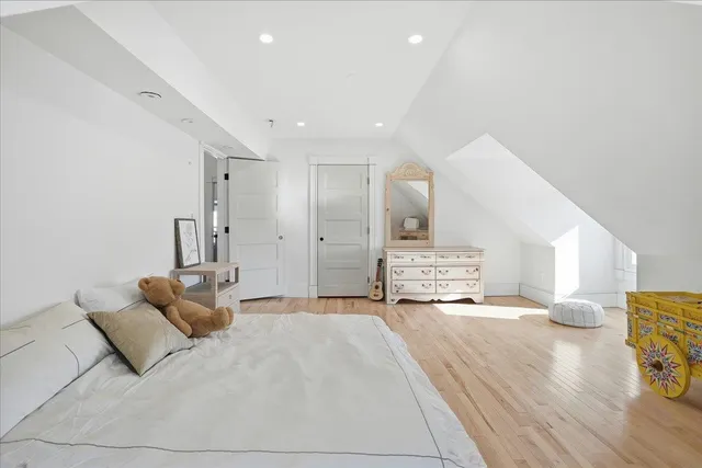 $949,900 | 2159 Elm Street, Manchester, NH 03104