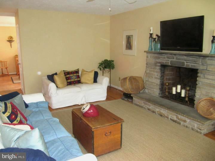 18 Oakford Road Wayne, PA 19087 - Photo 13 of 25 Family Room