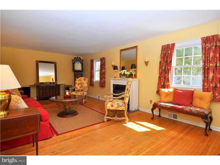18 Oakford Road Wayne, PA 19087 - Photo 15 of 25 Living Room