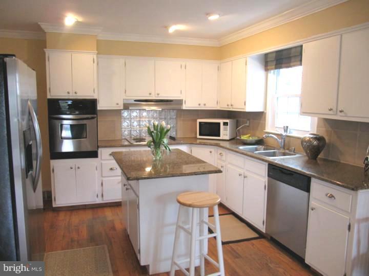 18 Oakford Road Wayne, PA 19087 - Photo 4 of 25 Kitchen