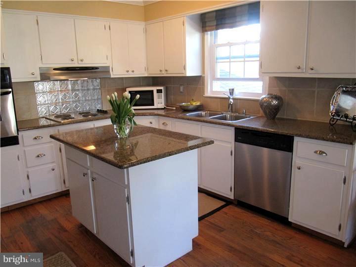 18 Oakford Road Wayne, PA 19087 - Photo 5 of 25 Kitchen