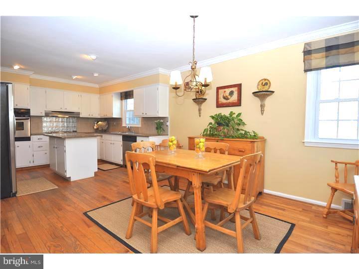 18 Oakford Road Wayne, PA 19087 - Photo 9 of 25 Kitchen