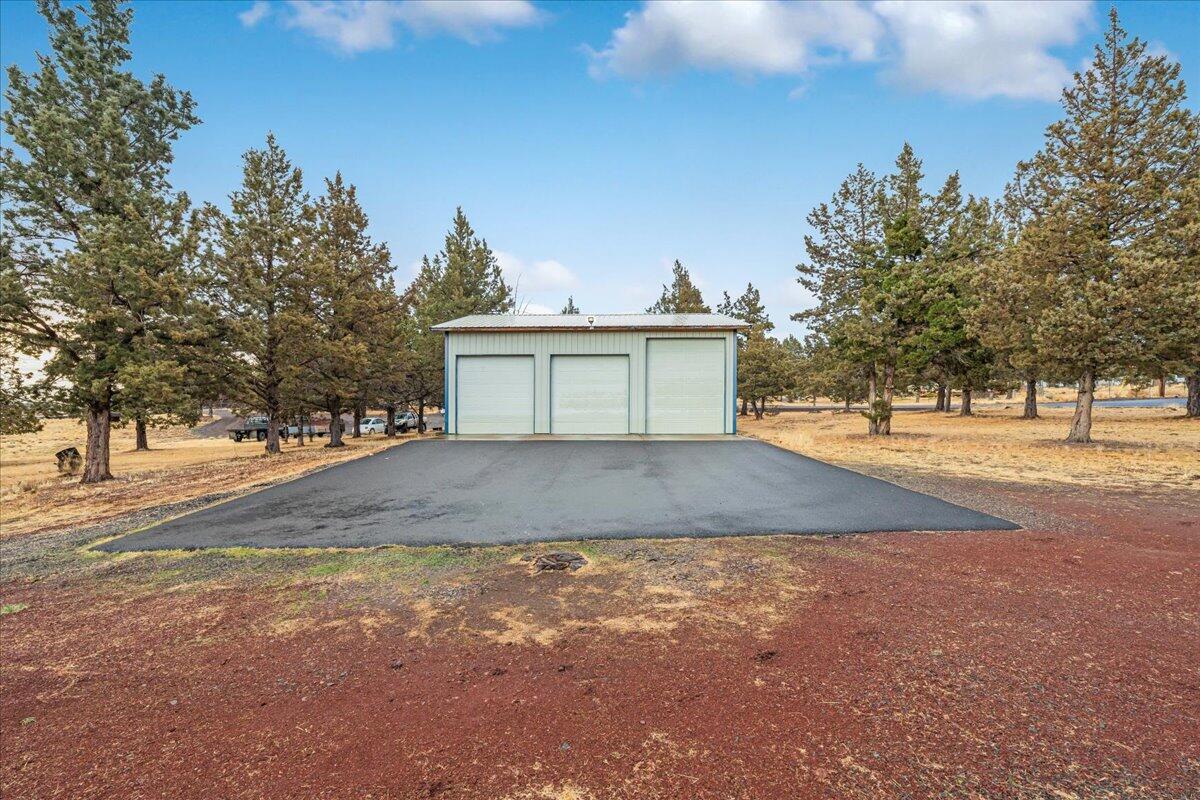 10573 Southwest Shad Road Terrebonne, OR 97760 - Photo 38 of 40 1300 Sqft. Shop