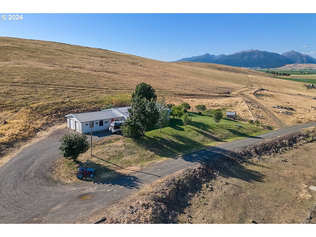 65013 Klages Road Joseph, OR 97846 - Photo 1 of 48 a view of an ocean and a mountain