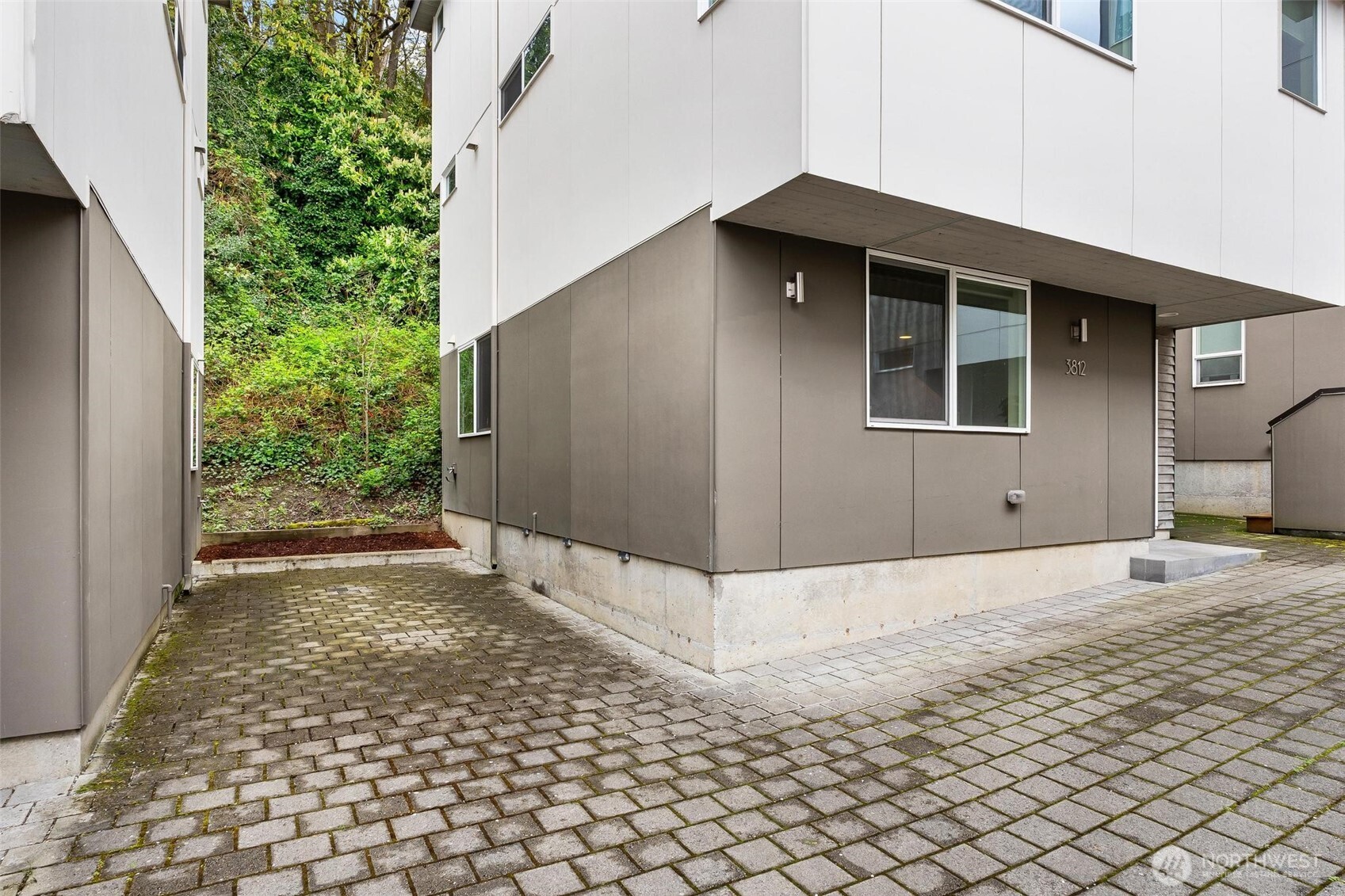 3812 22nd Avenue Southwest Seattle, WA 98106 - Photo 34 of 37