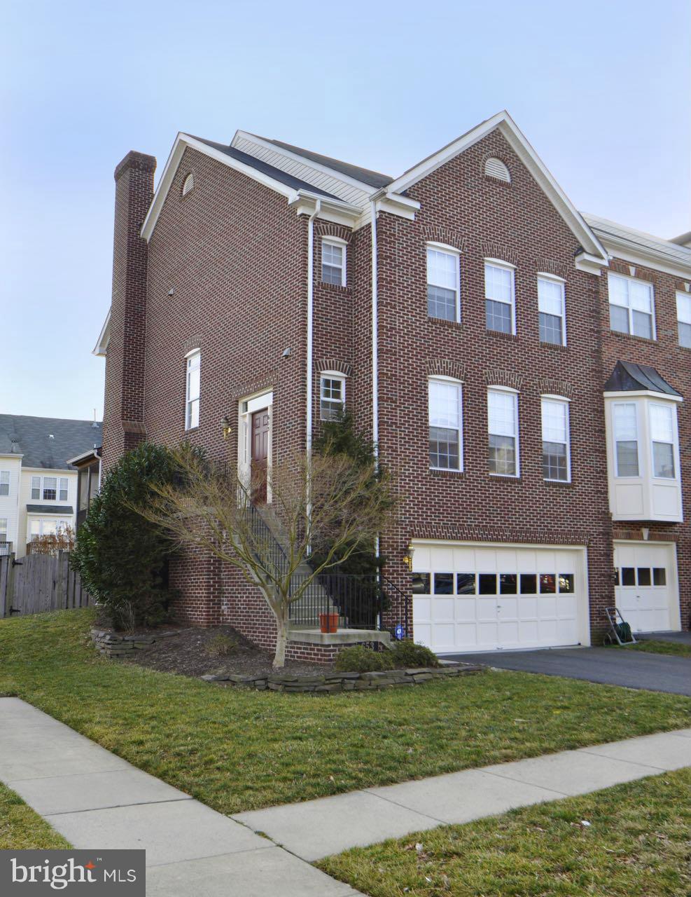 653 Springhouse Square Southeast Leesburg, VA 20175 - Photo 1 of 30 Exterior (Front)