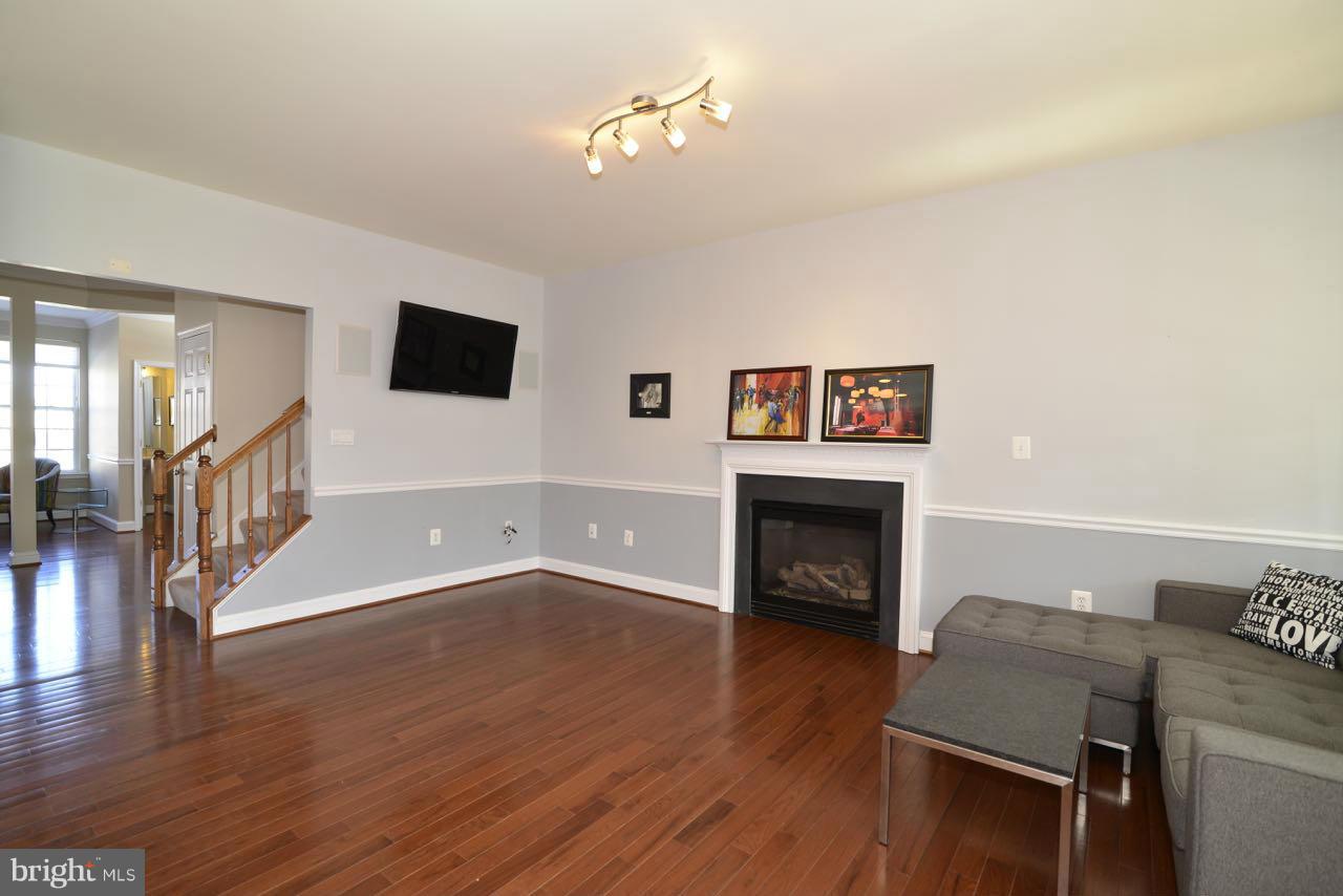 653 Springhouse Square Southeast Leesburg, VA 20175 - Photo 11 of 30 Family Room