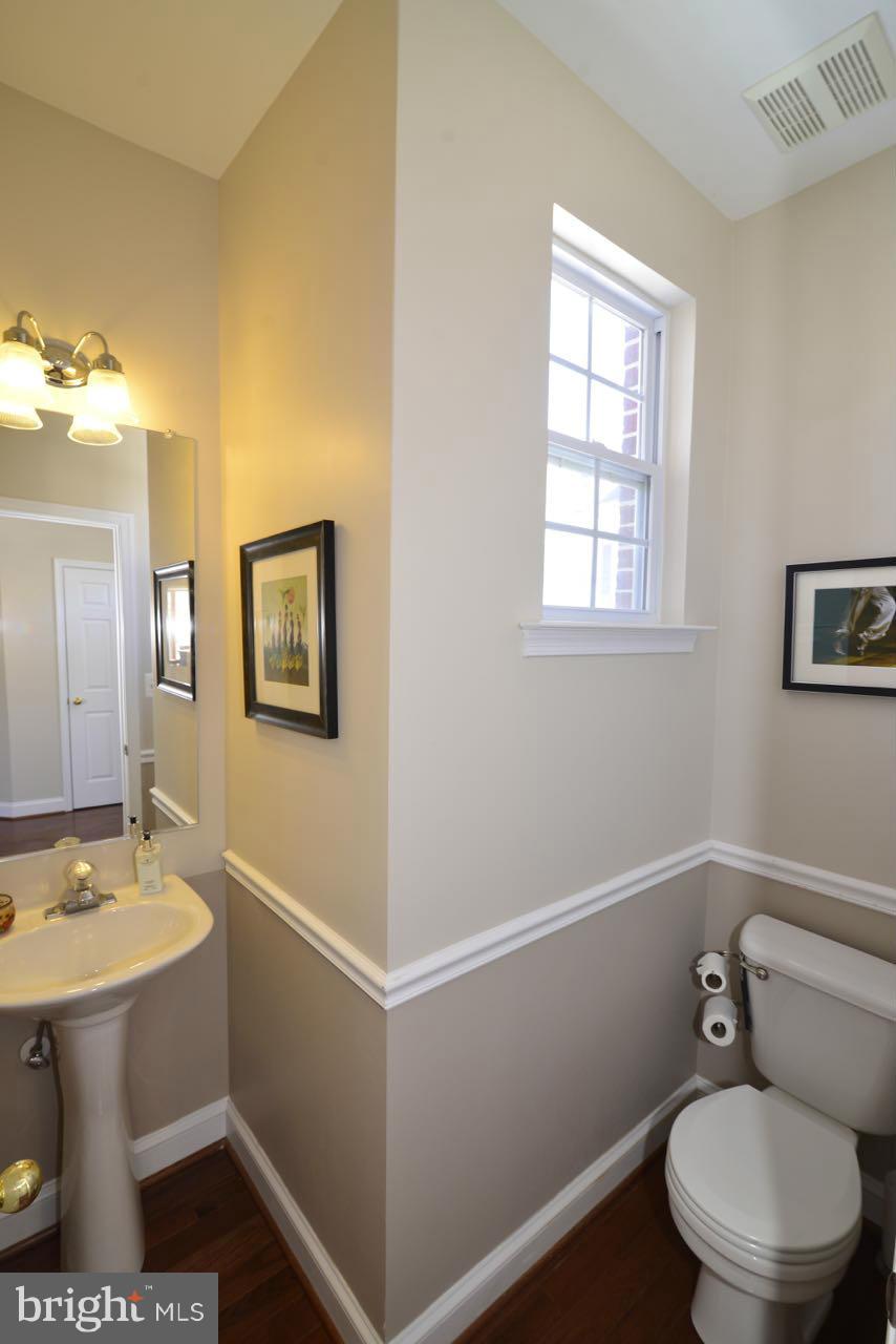 653 Springhouse Square Southeast Leesburg, VA 20175 - Photo 16 of 30 Bath