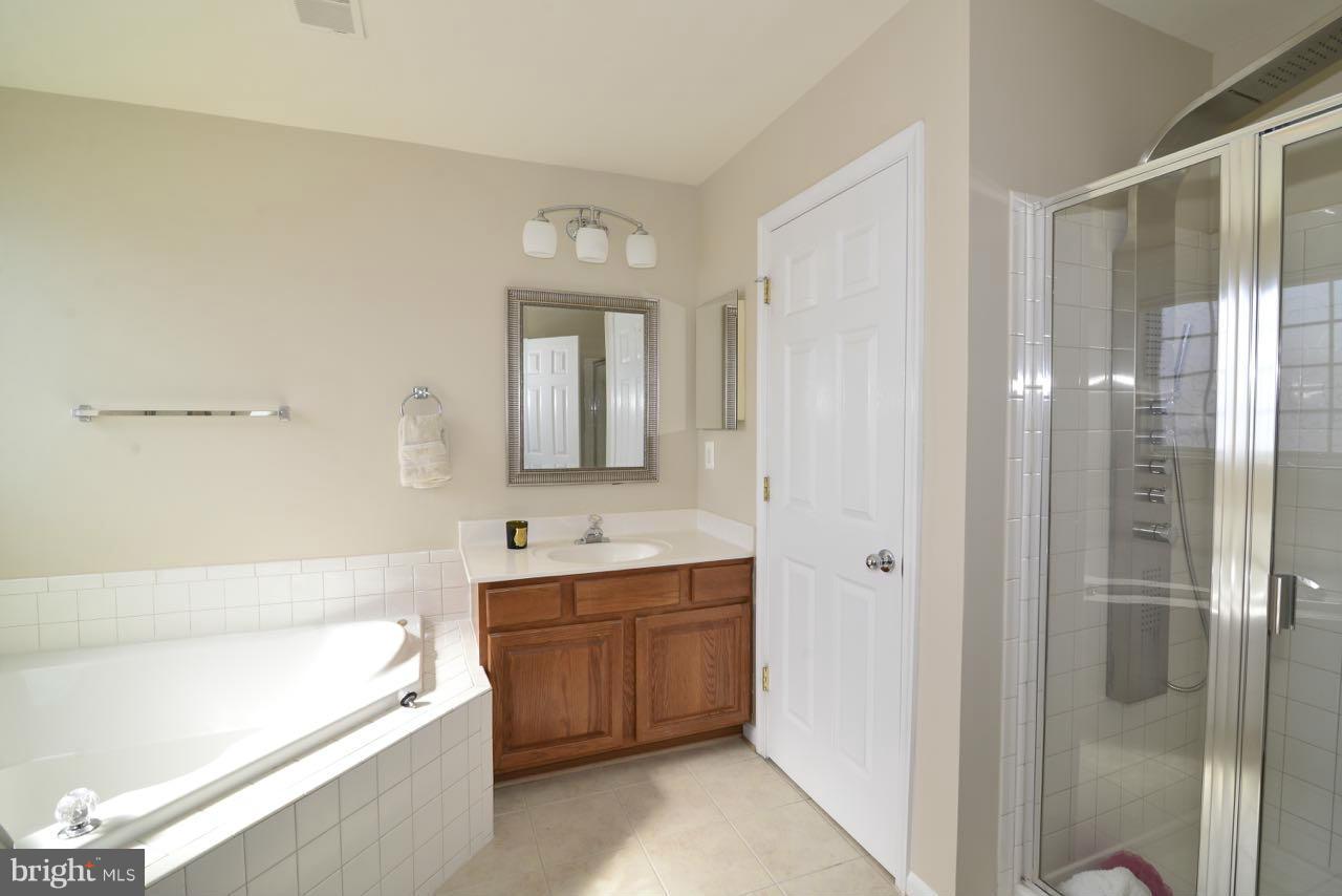 653 Springhouse Square Southeast Leesburg, VA 20175 - Photo 20 of 30 Bath (Master)