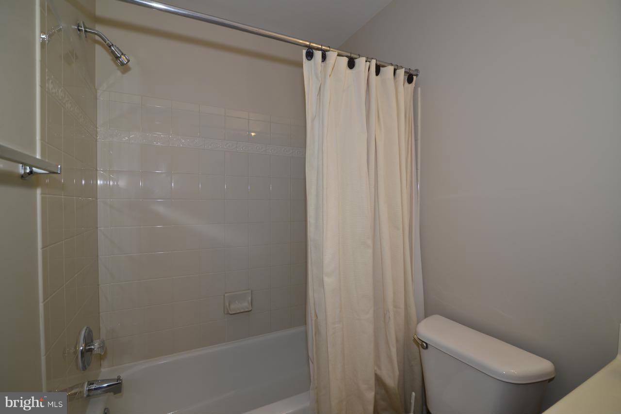 653 Springhouse Square Southeast Leesburg, VA 20175 - Photo 22 of 30 Bath