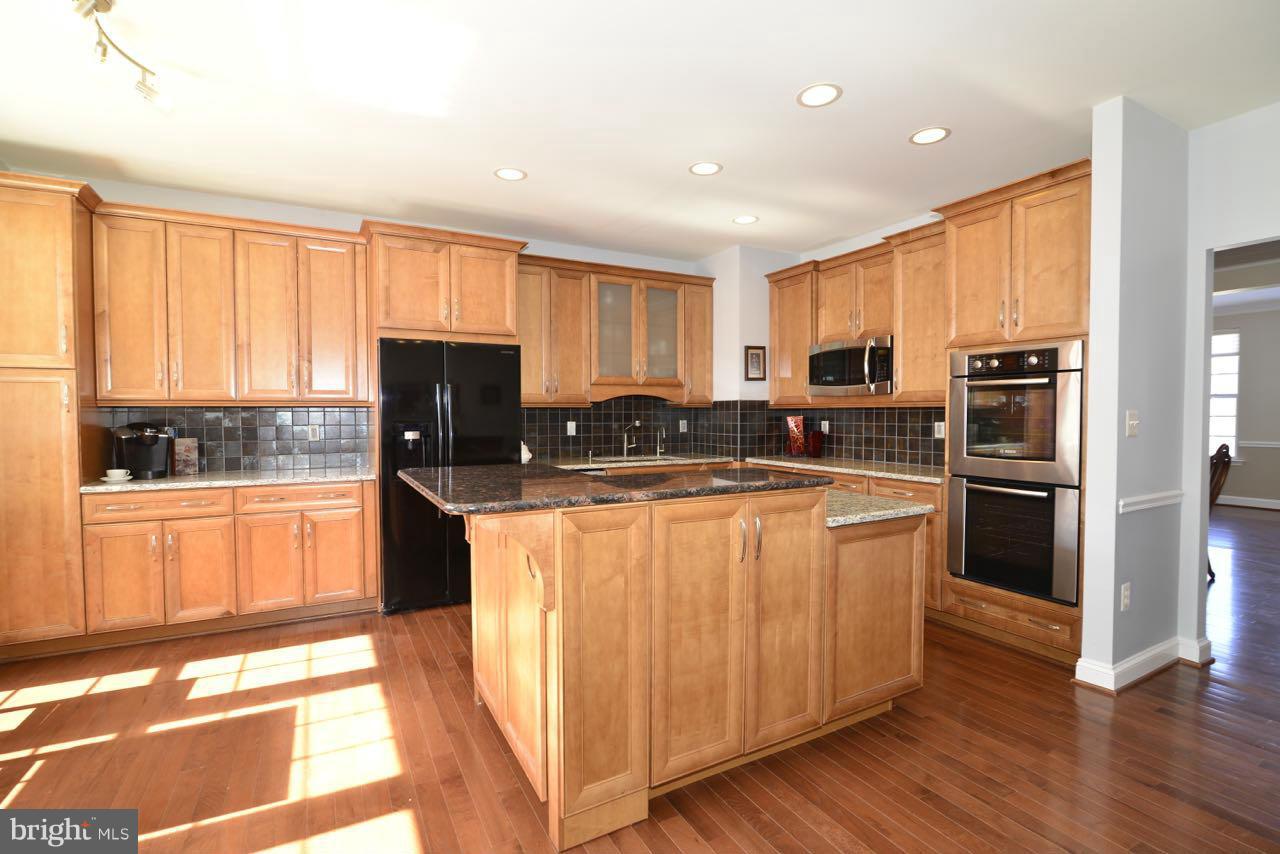 653 Springhouse Square Southeast Leesburg, VA 20175 - Photo 5 of 30 Kitchen