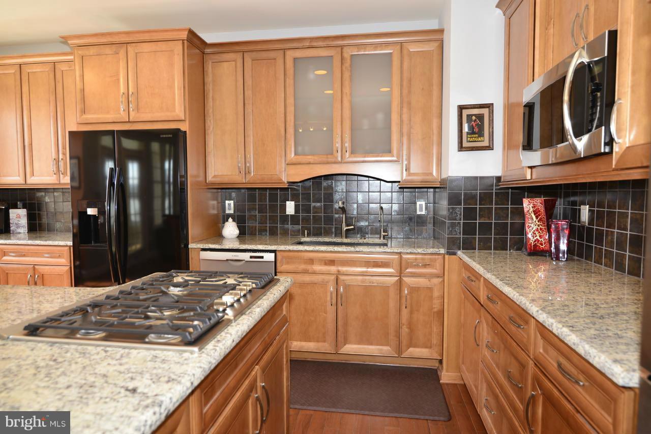 653 Springhouse Square Southeast Leesburg, VA 20175 - Photo 6 of 30 Kitchen