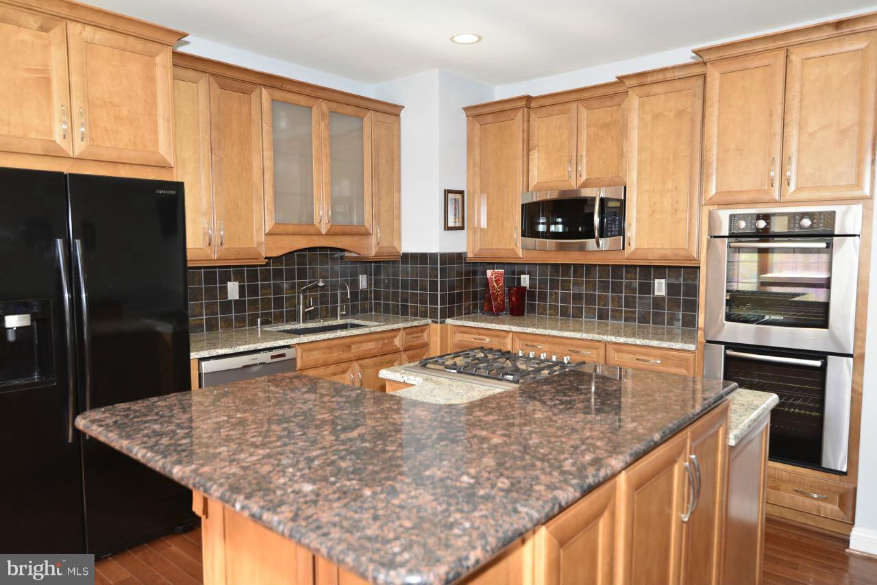 653 Springhouse Square Southeast Leesburg, VA 20175 - Photo 7 of 30 Kitchen