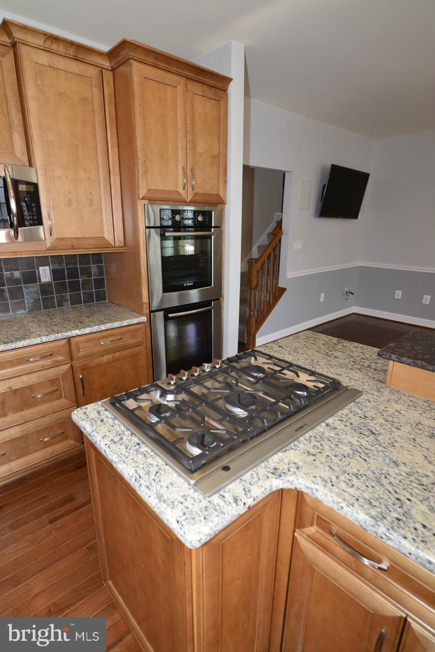 653 Springhouse Square Southeast Leesburg, VA 20175 - Photo 8 of 30 Kitchen
