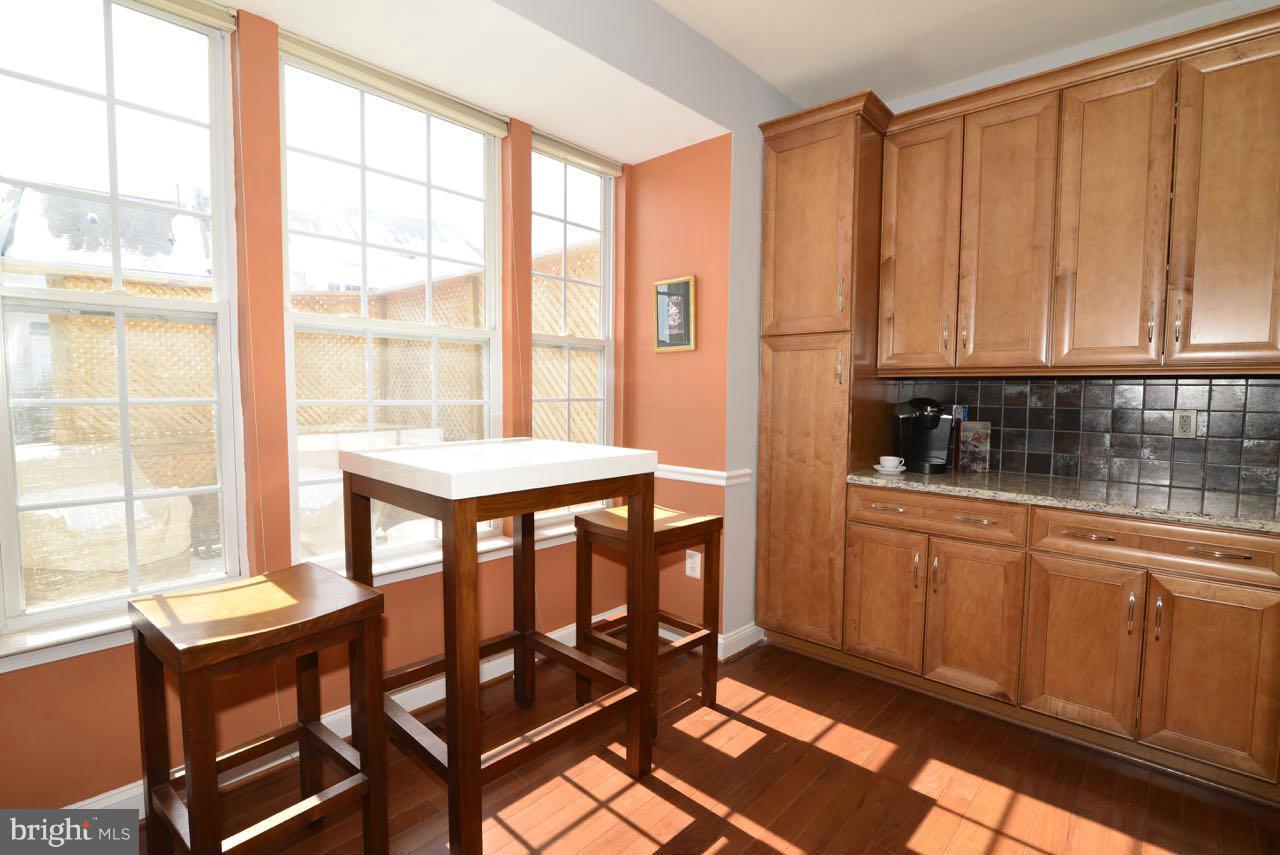 653 Springhouse Square Southeast Leesburg, VA 20175 - Photo 9 of 30 Kitchen
