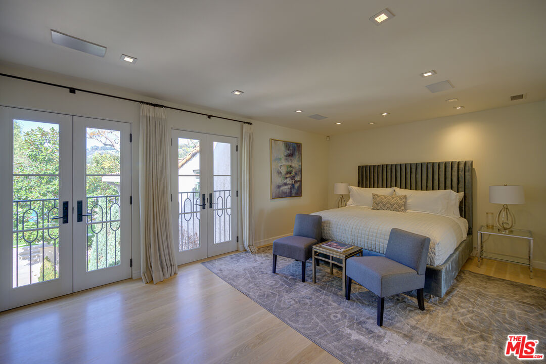 1235 Tower Road Beverly Hills, CA 90210 - Photo 25 of 31 a spacious bedroom with a bed and wooden floor