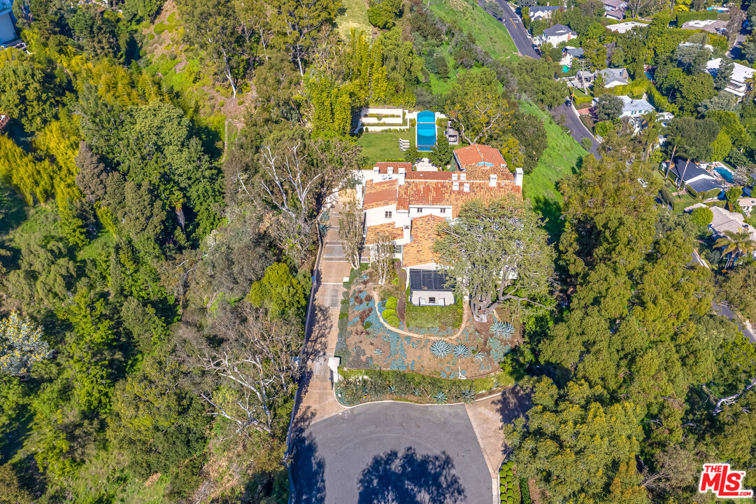 1235 Tower Road Beverly Hills, CA 90210 - Photo 3 of 31