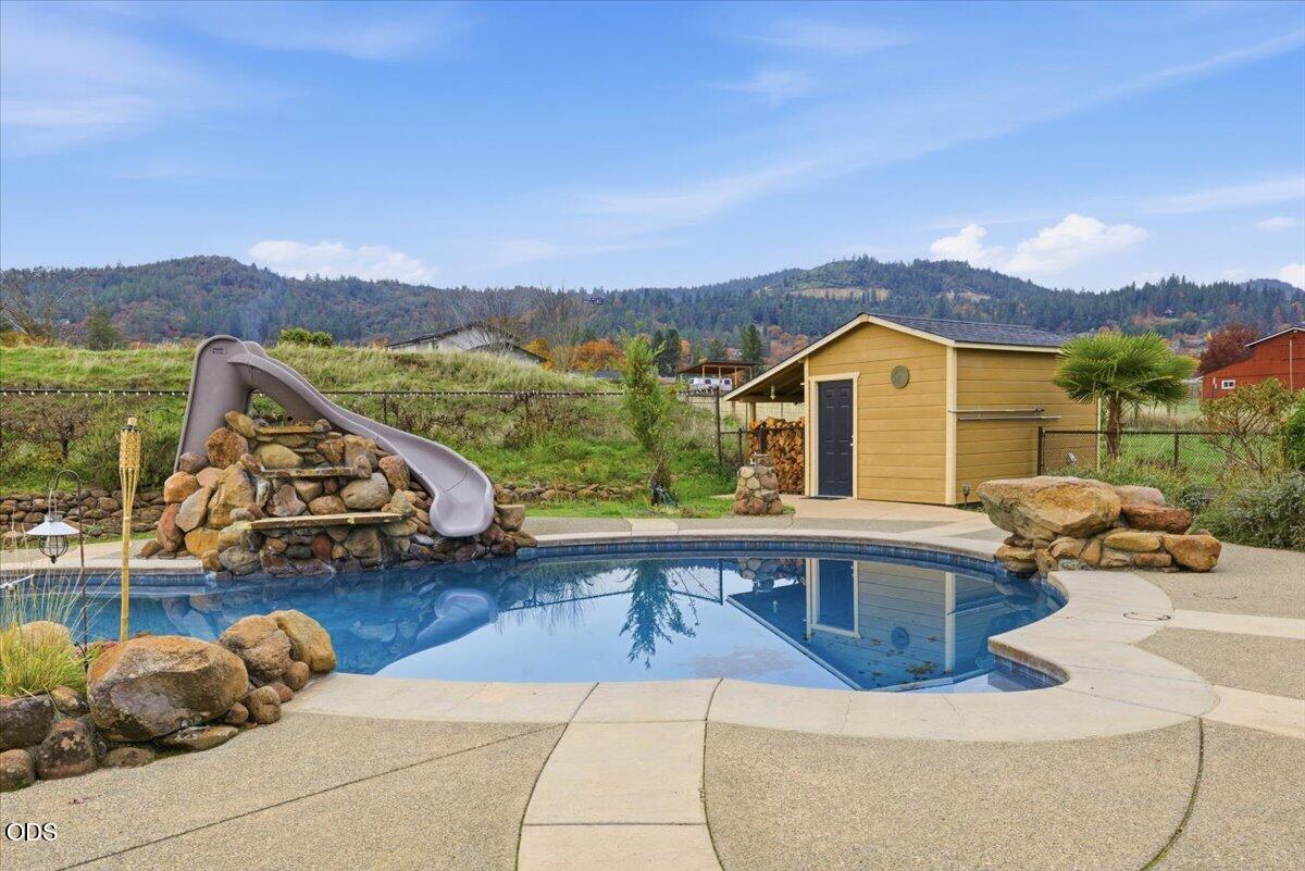 899 Old Stage Road Medford, OR 97502 - Photo 40 of 53