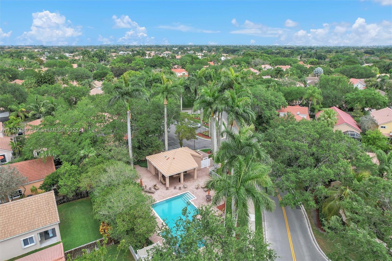 Jacaranda Plantation, FL 33324 - Photo 31 of 43 view of outdoor space and yard