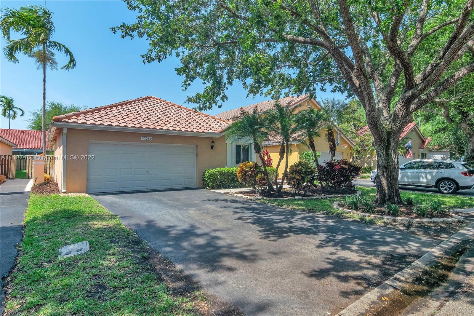 Jacaranda Plantation, FL 33324 - Photo 34 of 43 a front view of a house with garden