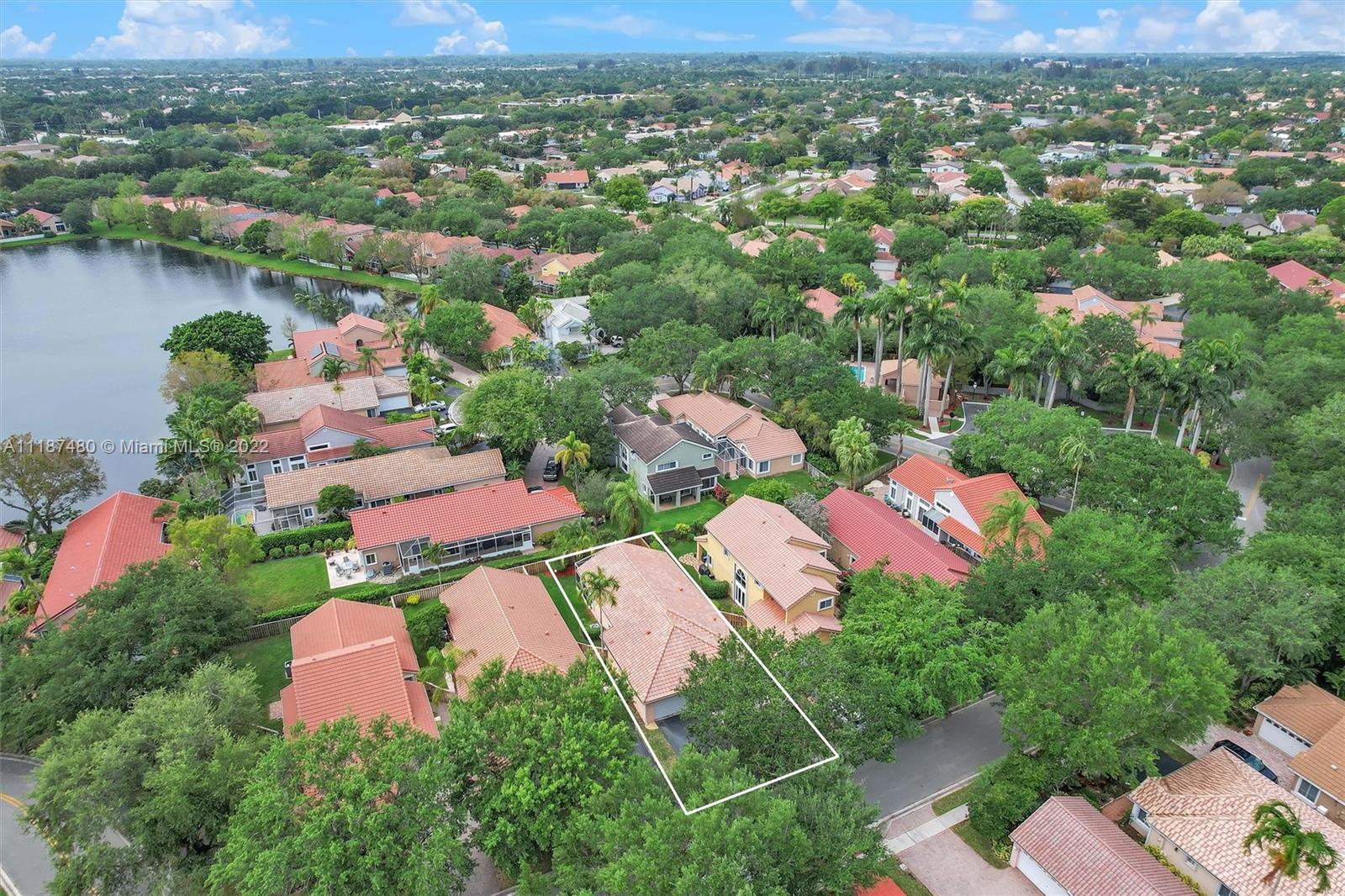 Jacaranda Plantation, FL 33324 - Photo 36 of 43 an aerial view of residential houses with outdoor space and lake view