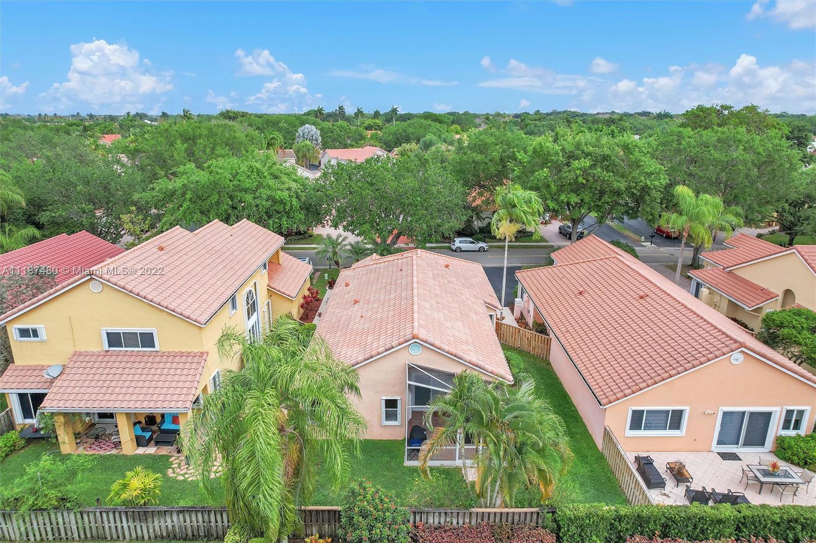 Jacaranda Plantation, FL 33324 - Photo 41 of 43 a aerial view of a house with a yard and lake view