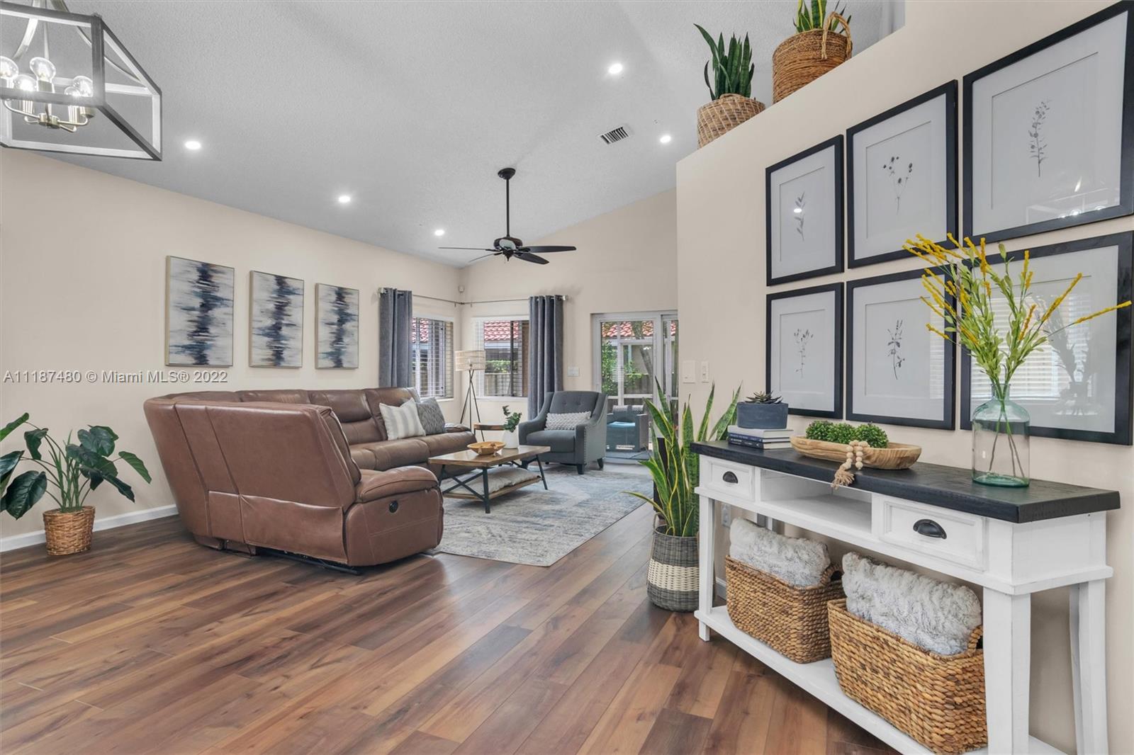 Jacaranda Plantation, FL 33324 - Photo 8 of 43 a living room with furniture and a table