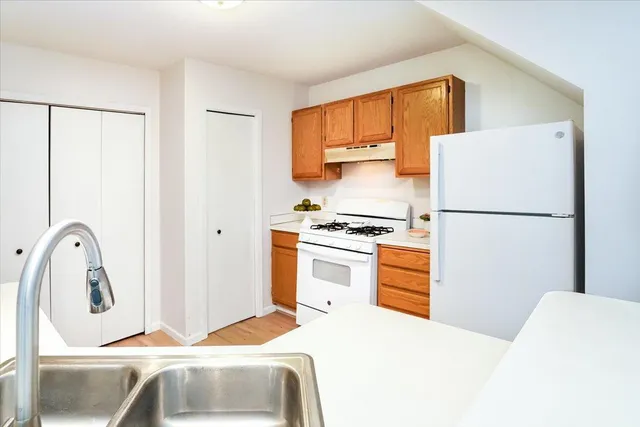 $215,000 | 10005 Russell Avenue North, Unit 3, Brooklyn Park, MN 55444