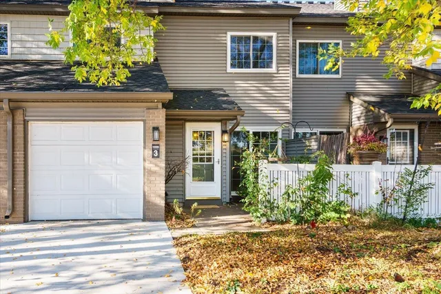 $215,000 | 10005 Russell Avenue North, Unit 3, Brooklyn Park, MN 55444