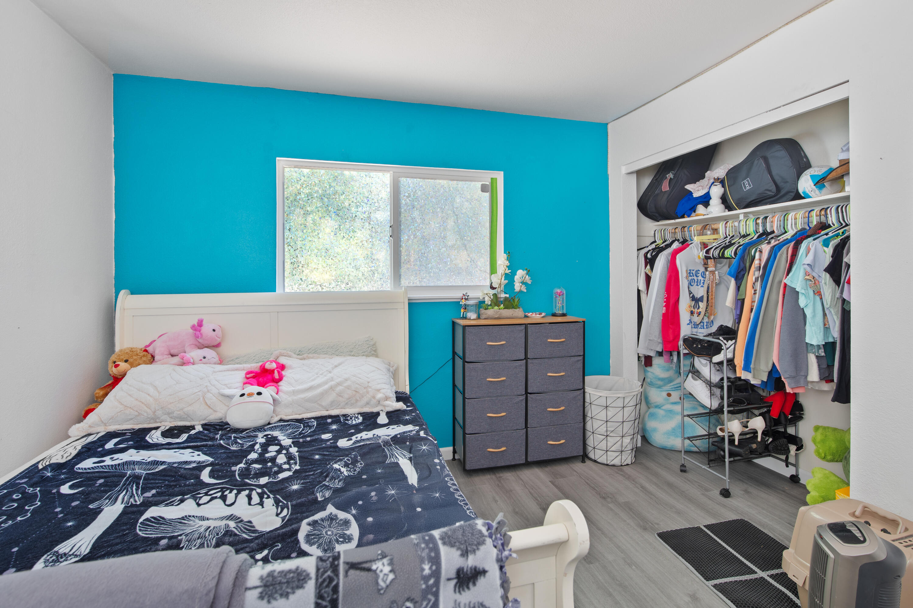 12748 Water Gap Road Williams, OR 97544 - Photo 19 of 35 a bedroom with a bed and a window