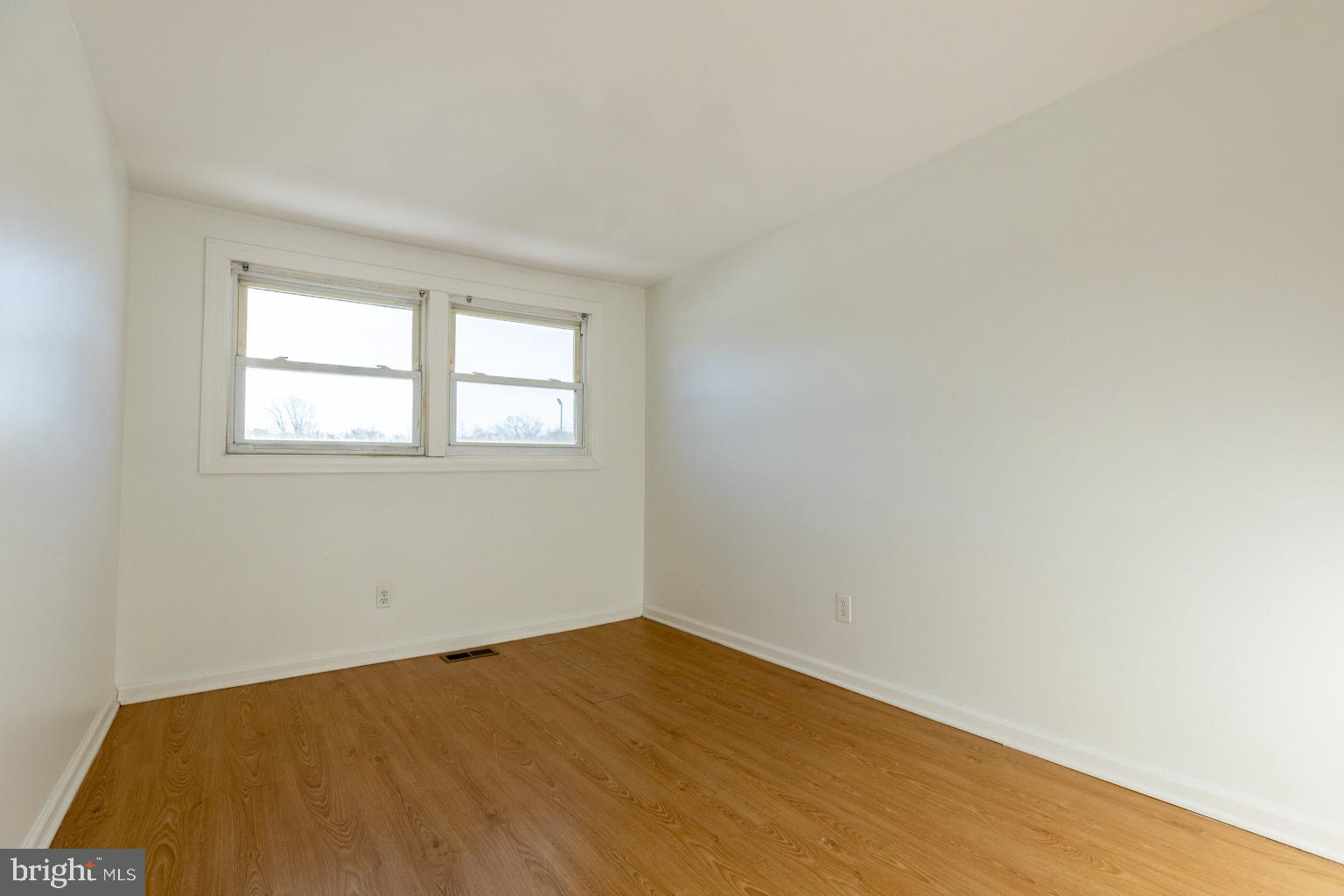 5 Farragut Court Willingboro, NJ 08046 - Photo 27 of 51 an empty room with a window