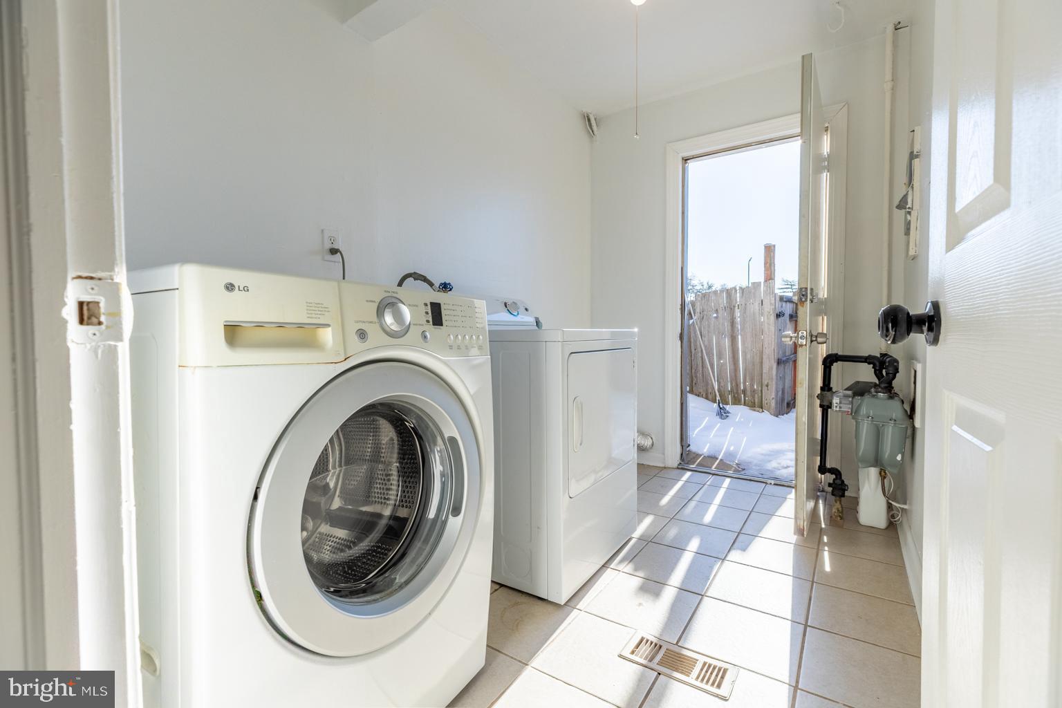 5 Farragut Court Willingboro, NJ 08046 - Photo 43 of 51 a view of a bedroom with washer and dryer