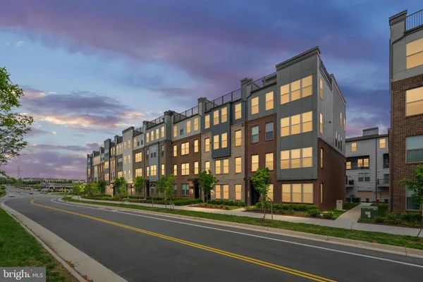 $579,996 | 13534 Innovation Station Loop, Unit 9A, Herndon, VA 20171