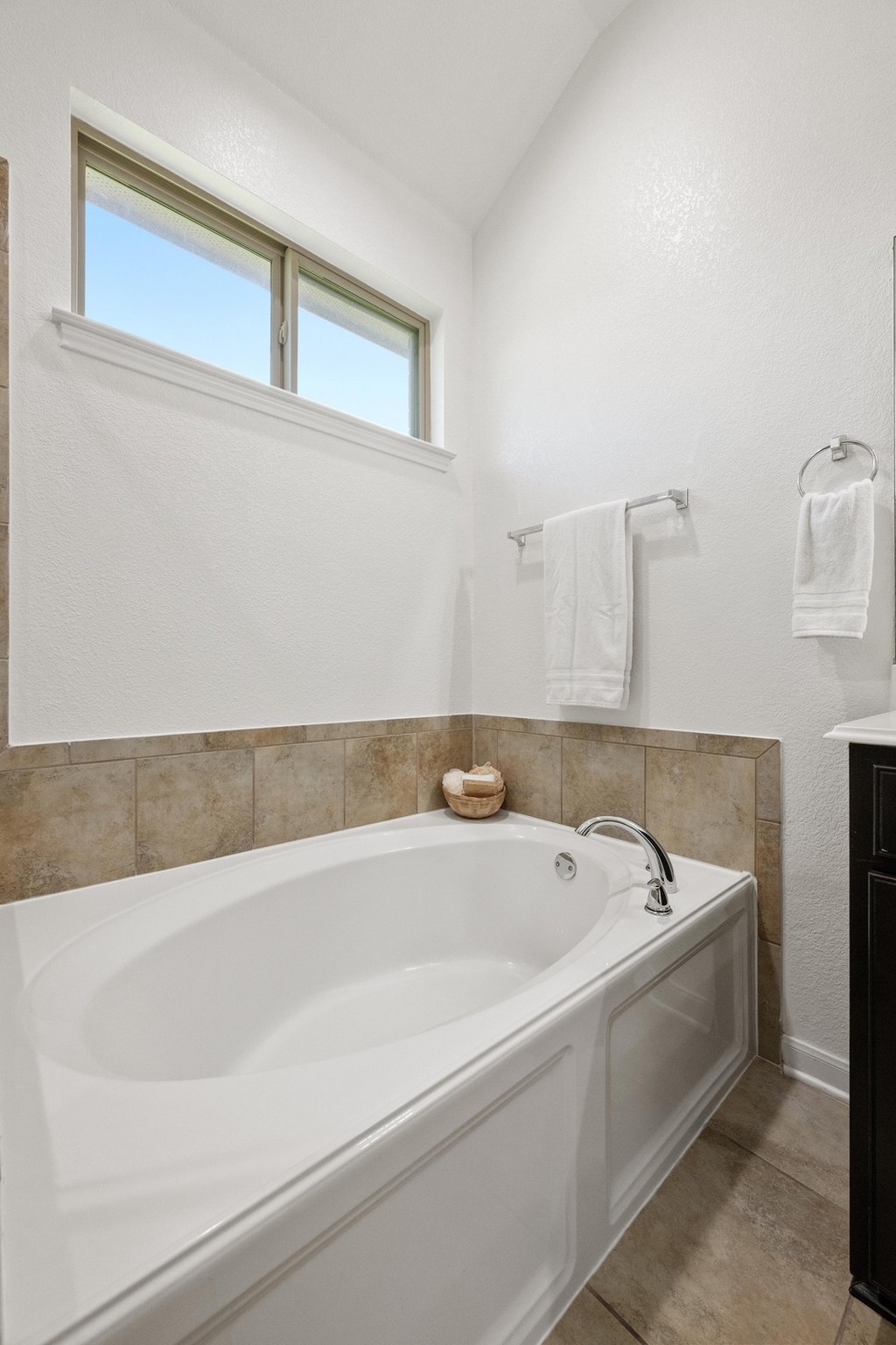 4924 Pyrenees Pass Bee Cave, TX 78738 - Photo 18 of 26 Primary bathroom