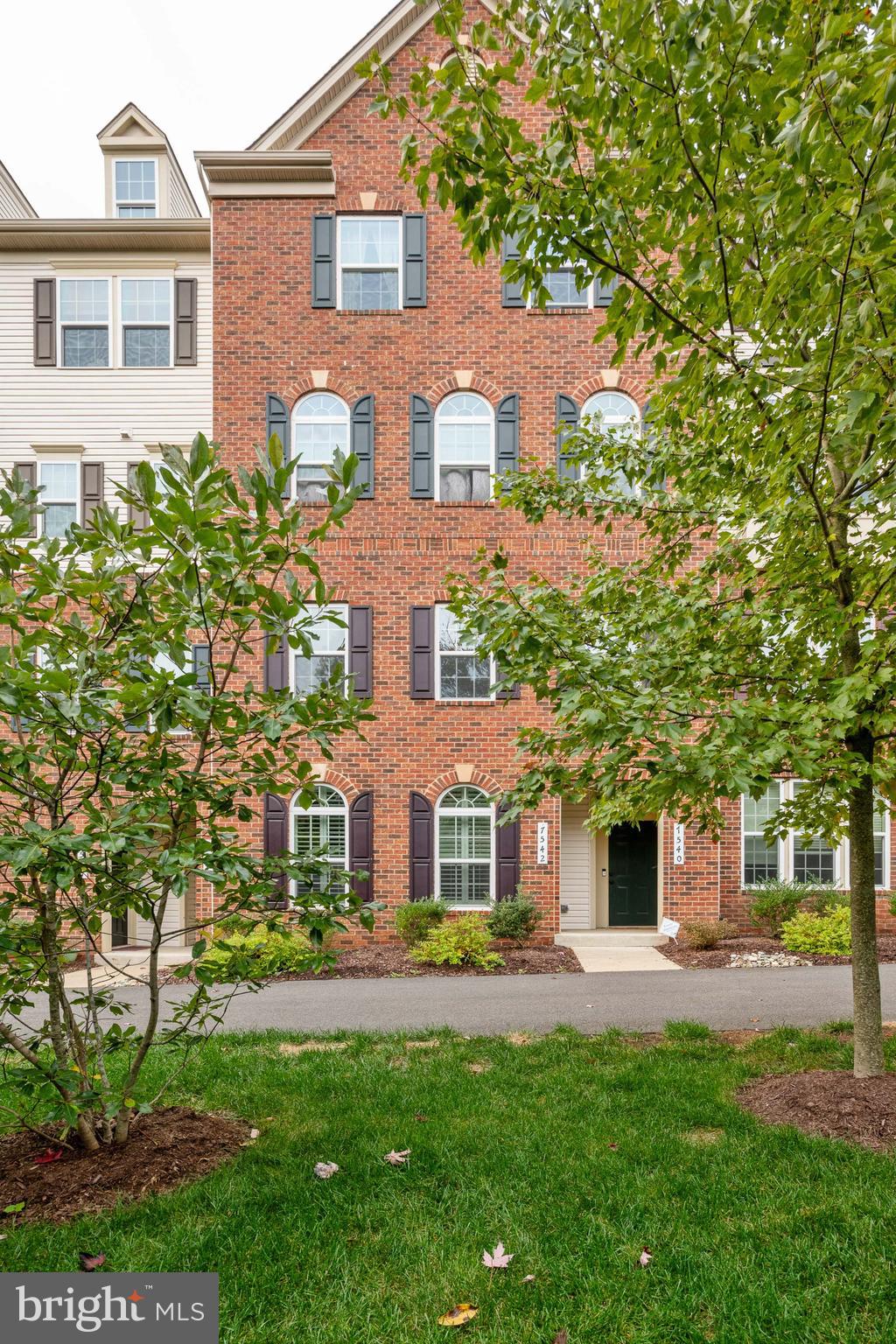 7542 Brunson Circle Gainesville, VA 20155 - Photo 2 of 29