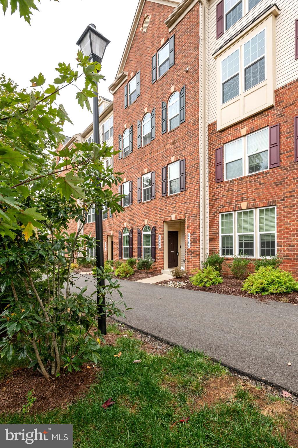 7542 Brunson Circle Gainesville, VA 20155 - Photo 3 of 29