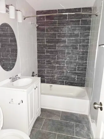 $1,750 | 652 Watertown Avenue, Unit 3, Waterbury, CT 06708