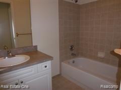 3385 Tremonte Circle, Unit 208 Rochester, MI 48306 - Photo 20 of 31 2nd Full Bath