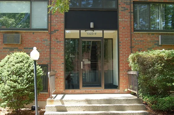 $275,000 | 1323 Worcester Road, Unit F2, Framingham, MA 01701
