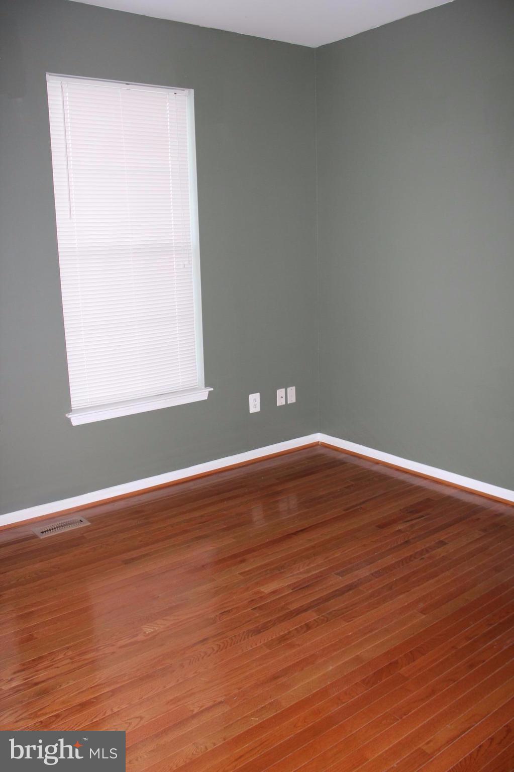 703 MacDill Road Baltimore, MD 21220 - Photo 3 of 26 Living Room