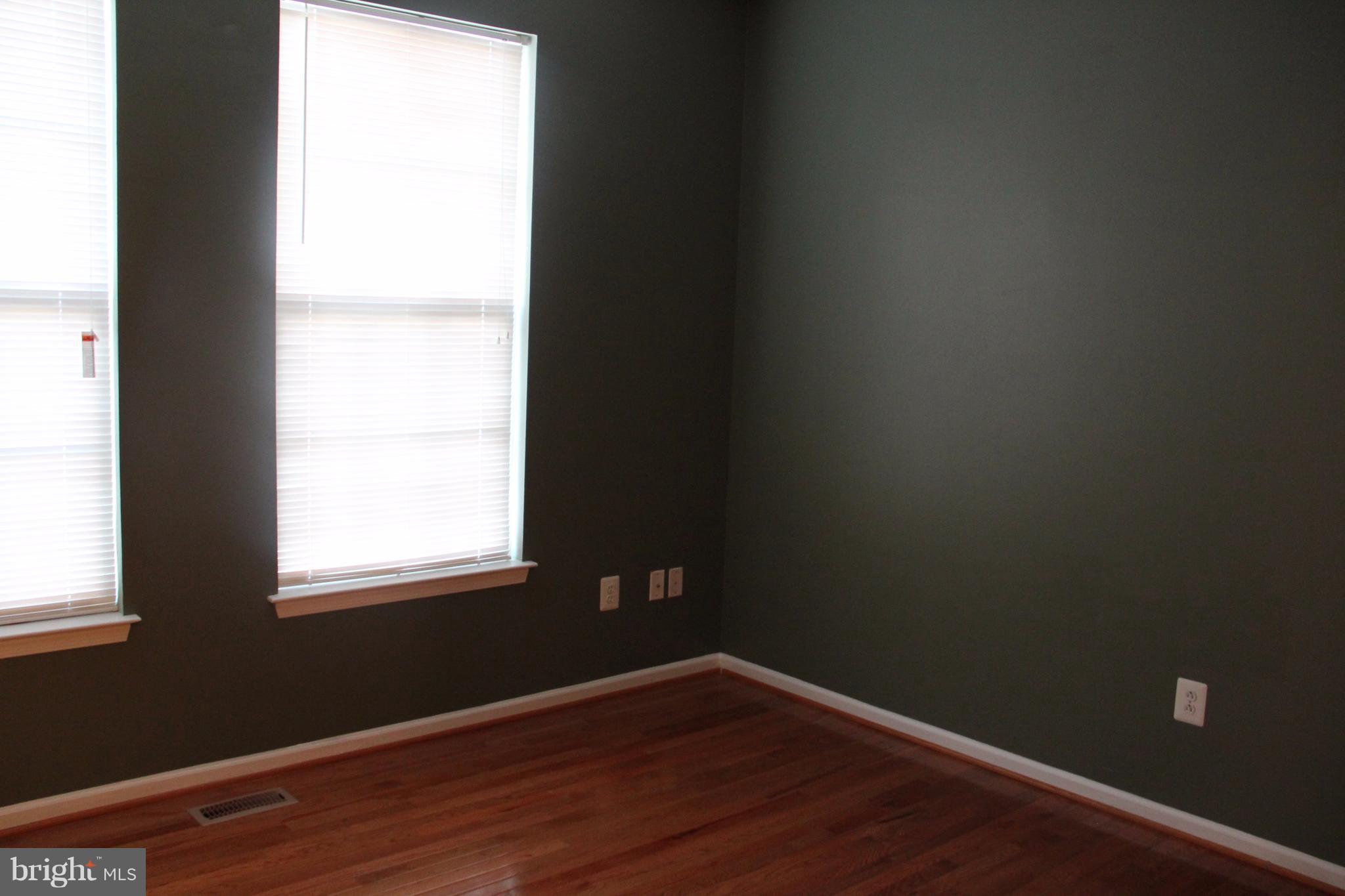 703 MacDill Road Baltimore, MD 21220 - Photo 6 of 26 Living Room