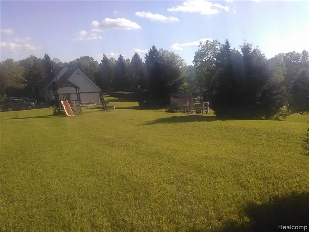 9025 Faussett Road Fenton, MI 48430 - Photo 5 of 26 IMG_20170605_181843.jpg