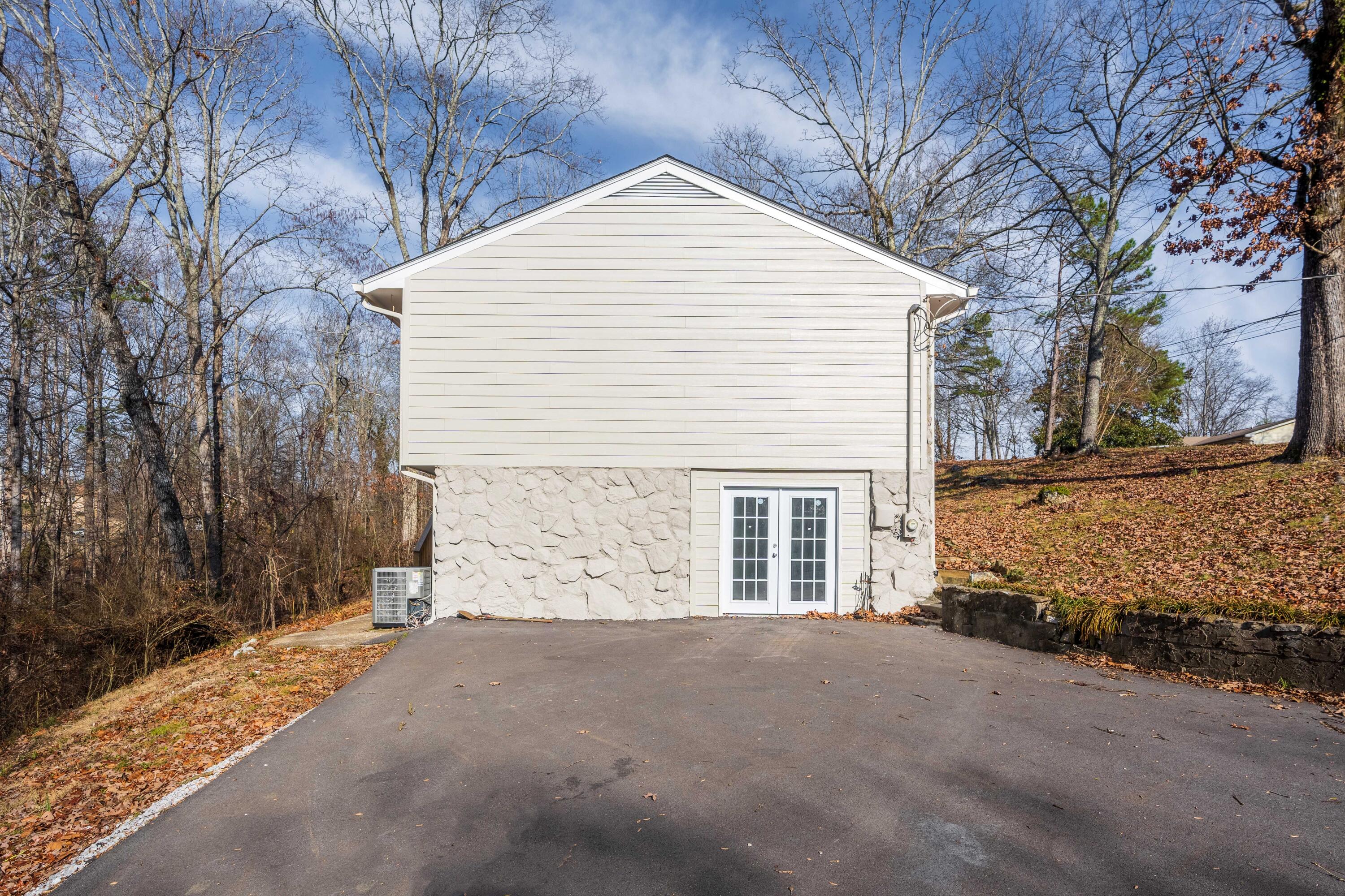 1313 Timbercrest Lane Chattanooga, TN 37421 - Photo 42 of 44 10 - 1313 Timbercrest Ln - Exteriors