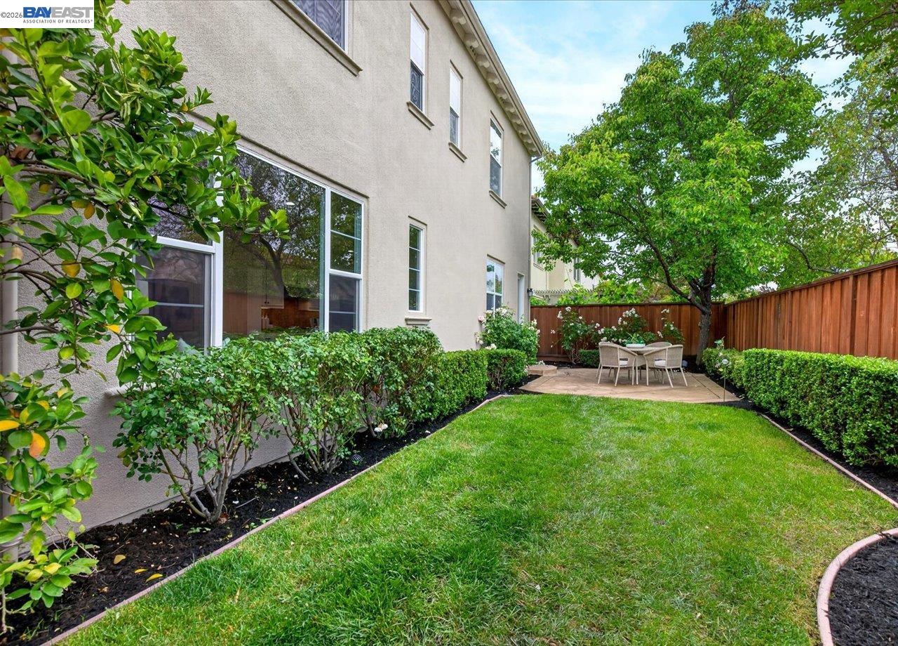 8148 Briar Oaks Drive San Ramon, CA 94582 - Photo 37 of 40 a view of a backyard with sitting area