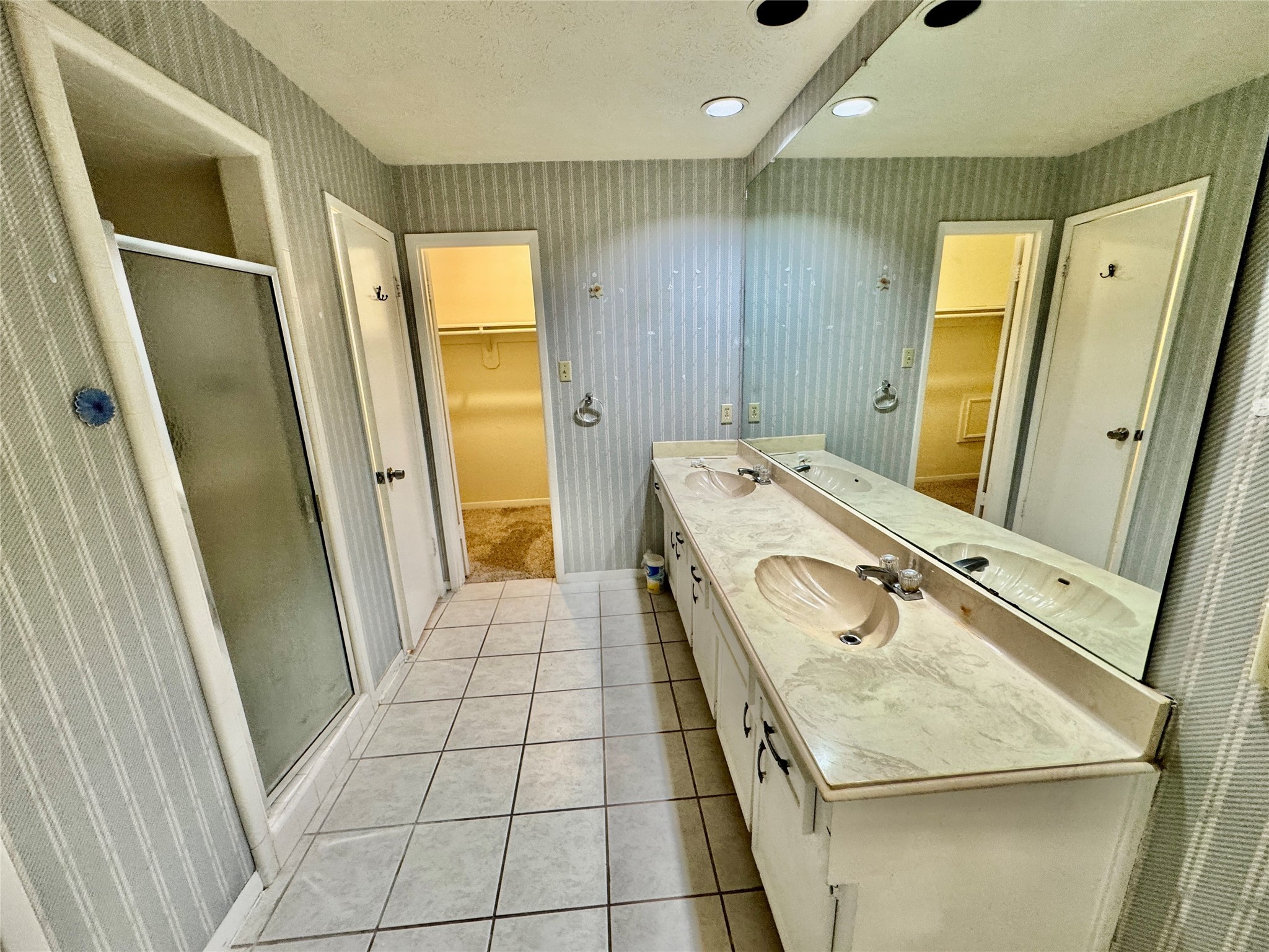 10131 Sagedale Drive Houston, TX 77089 - Photo 13 of 21 a utility room with cabinets washer and dryer