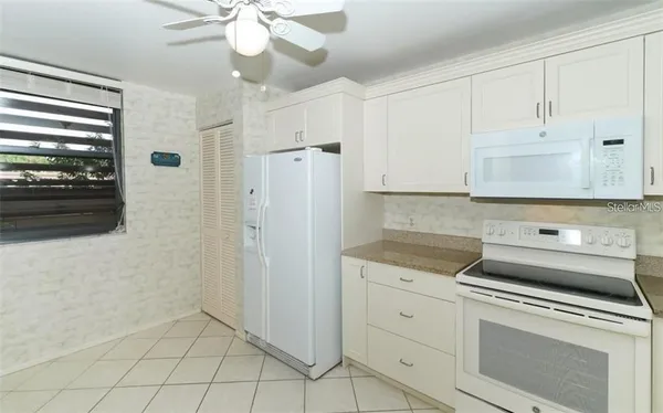 $1,800 | 183 Pineneedle Drive, Bradenton, FL 34210