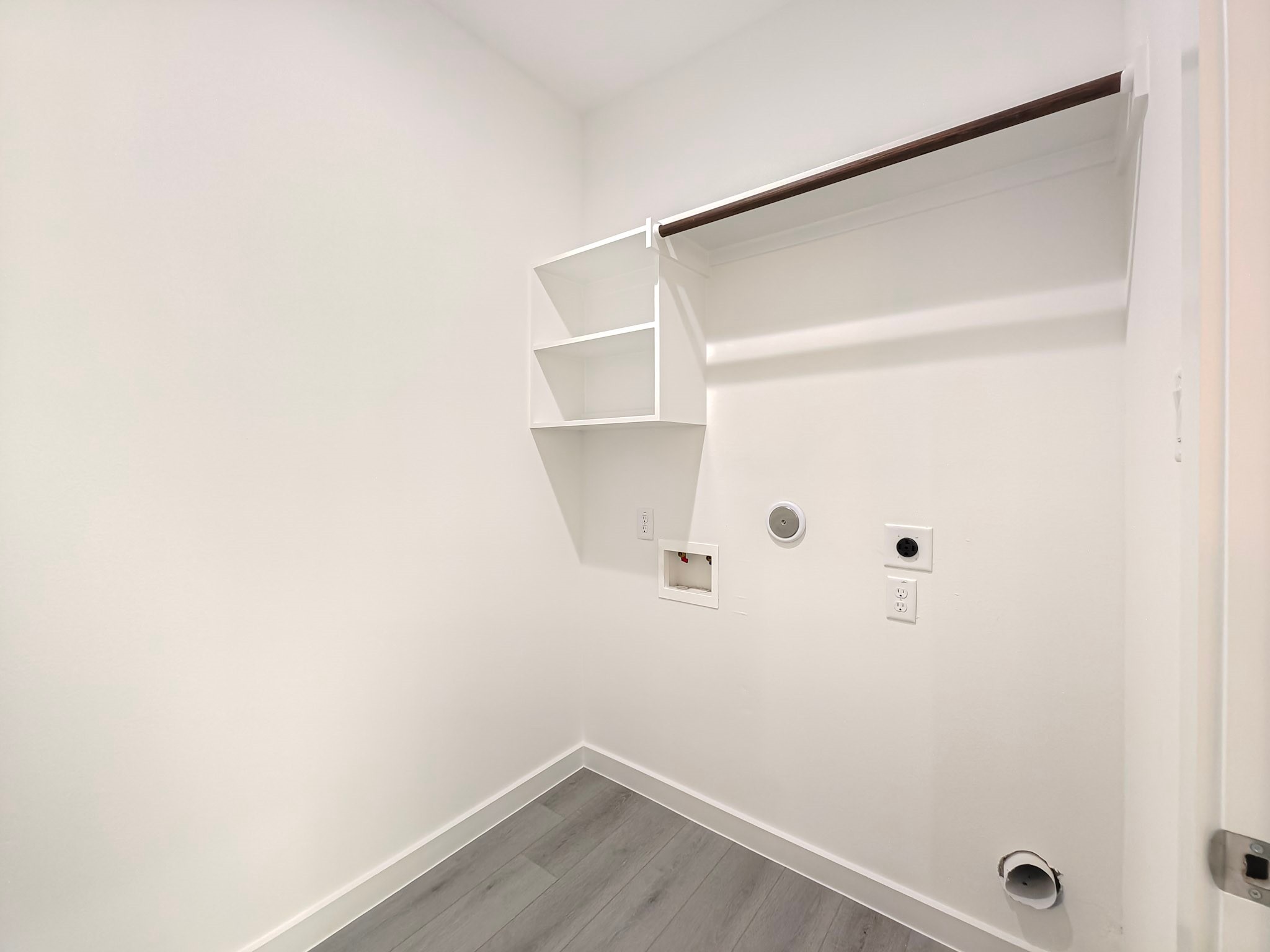 8617 Hoffman Street, Unit B Houston, TX 77016 - Photo 7 of 13 a view of a small room