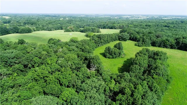 $1,904,000 | East 360th Street, Gilman City, MO 64642