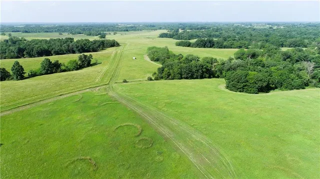 $1,904,000 | East 360th Street, Gilman City, MO 64642