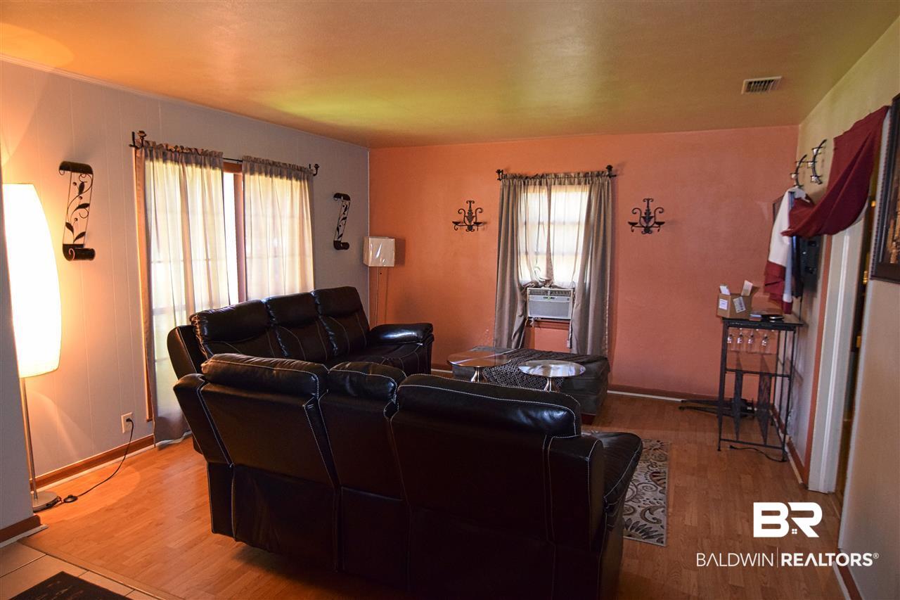 2515 Rowell Street Mobile, AL 36606 - Photo 4 of 14 Living Room